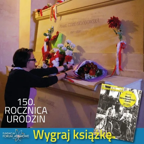 Grafika „150. rocznica urodzin – wygraj książkę”: osoba składa kwiaty przy grobie Marii Skłodowskiej-Curie, obok okładka książki